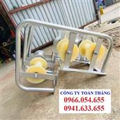 Con lăn kéo cáp vuông góc bánh nhựa
